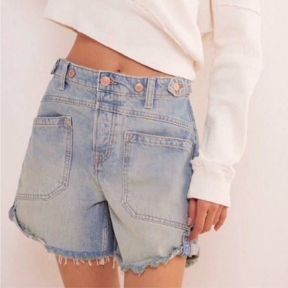Pants - Free People “Palmer” Light Wash Denim Shorts - Women's Casual Mid-Rise Shorts